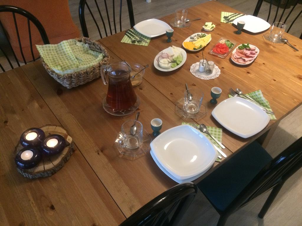 Chamedafne W Puszczy Kampinoskiej Brochów Eksteriør billede